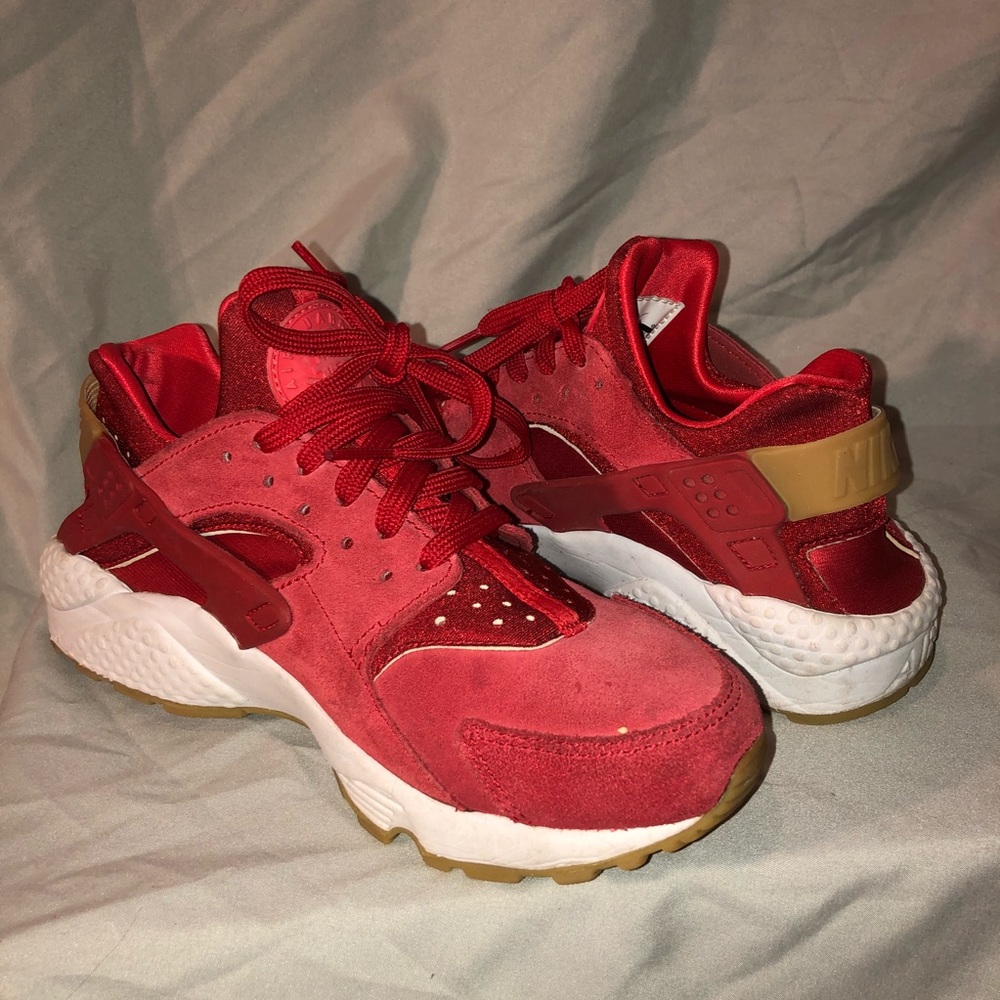 red nike huaraches